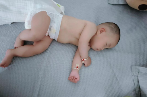西宁几个月宝宝会抬头